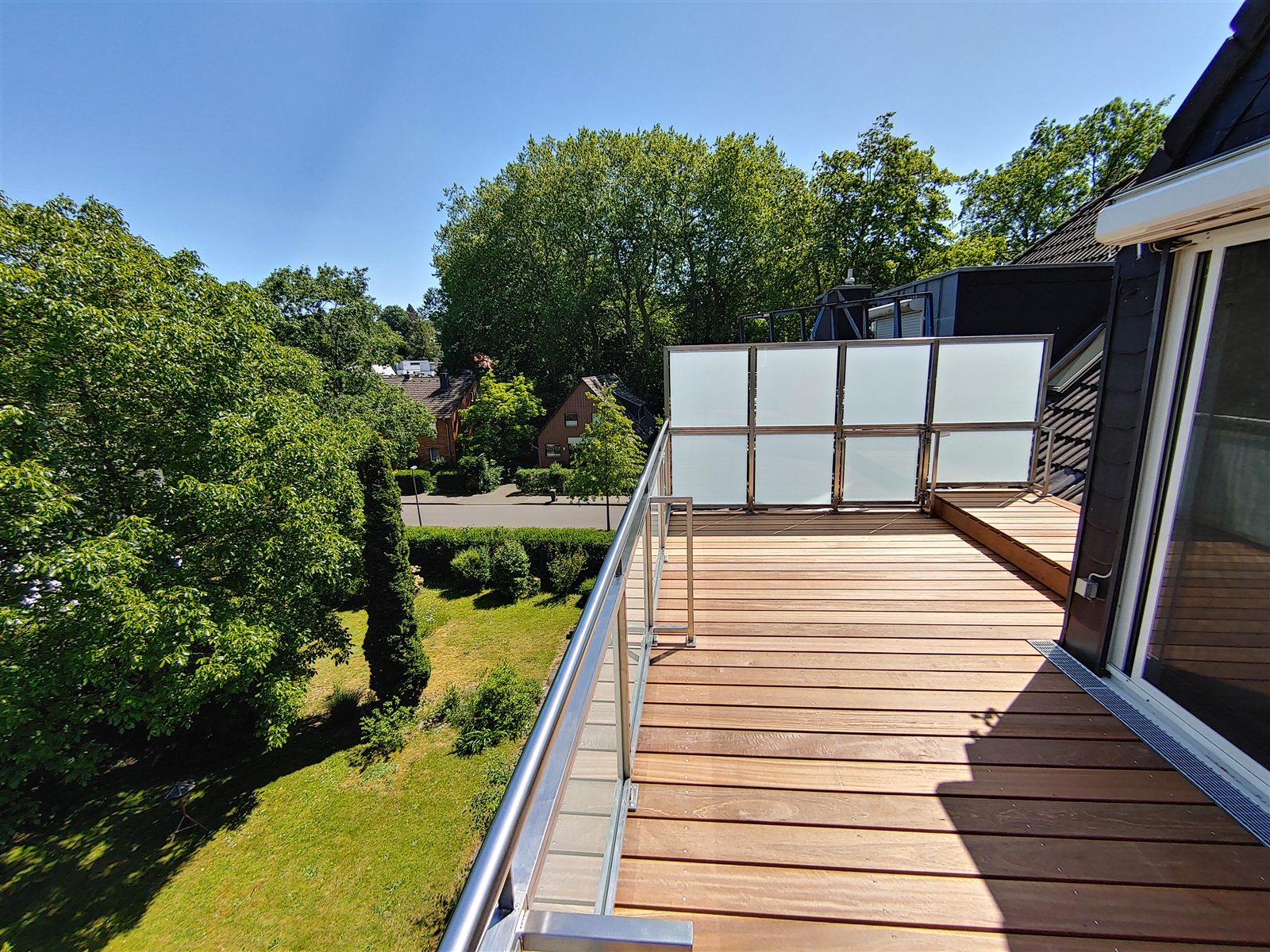 Balkon mit Holzbelag – Schaaf & Dornhöfer Aachen