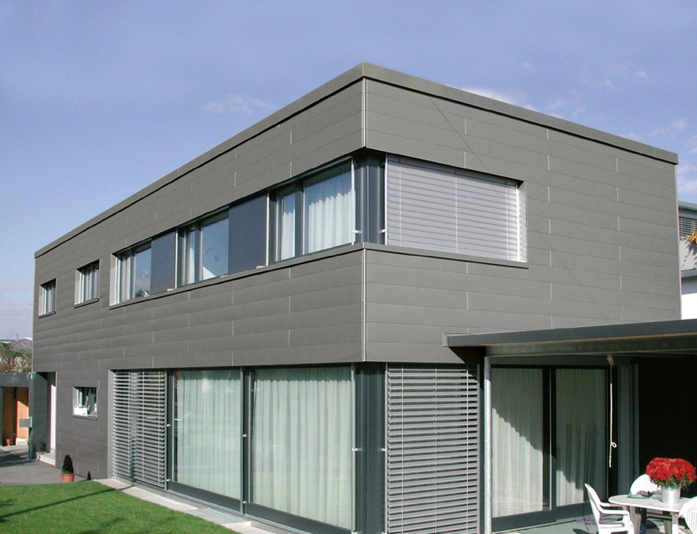 Fassaden-Siding in Rauchsilber – Schaaf & Dornhöfer Aachen