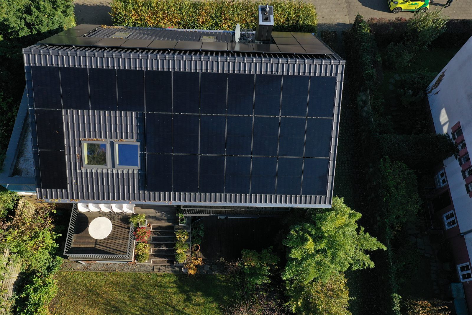 Vollflächige Photovoltaik-Anlage auf einem Wohnhaus – Schaaf & Dornhöfer Aachen