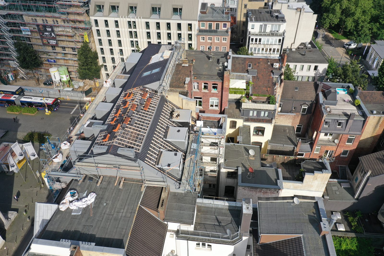 Dachsanierung im Bestand aus der Luft – Schaaf & Dornhöfer Aachen